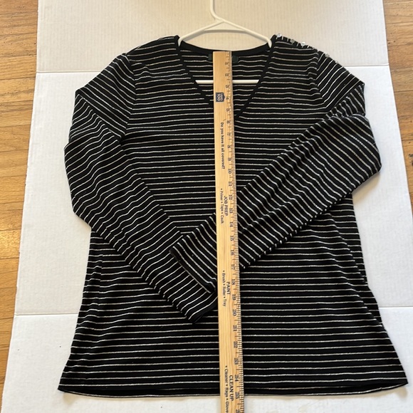 Lauren by Ralph Lauren  Long Sleeve V-neck Shirt with Metallic Stripes Size XL - Picture 7 of 7